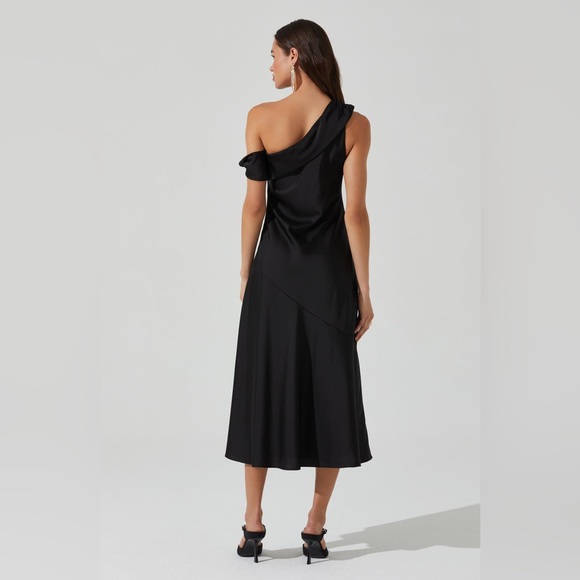 ASTR The Label Orissa Satin Off Shoulder Dress - Picture 5 of 9